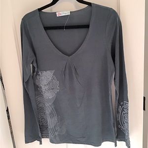 NWOT carve designs shirt